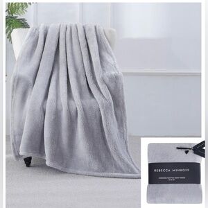 REBECCA MINKOFF Oversized High Pile Fleece Soft Grey Fuzzy Warm Throw Blanket